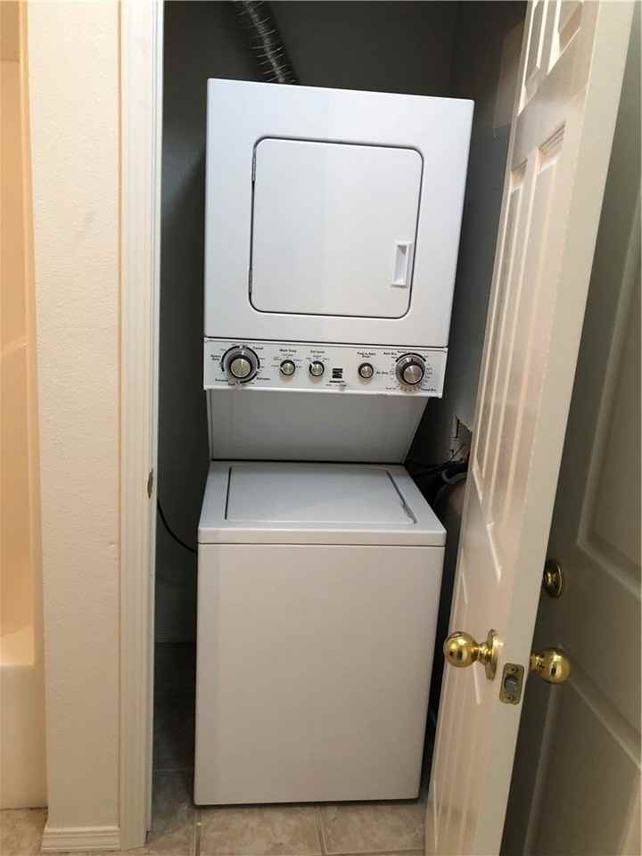 1205 N Oakland Ave #1 - Photo 7 of 8