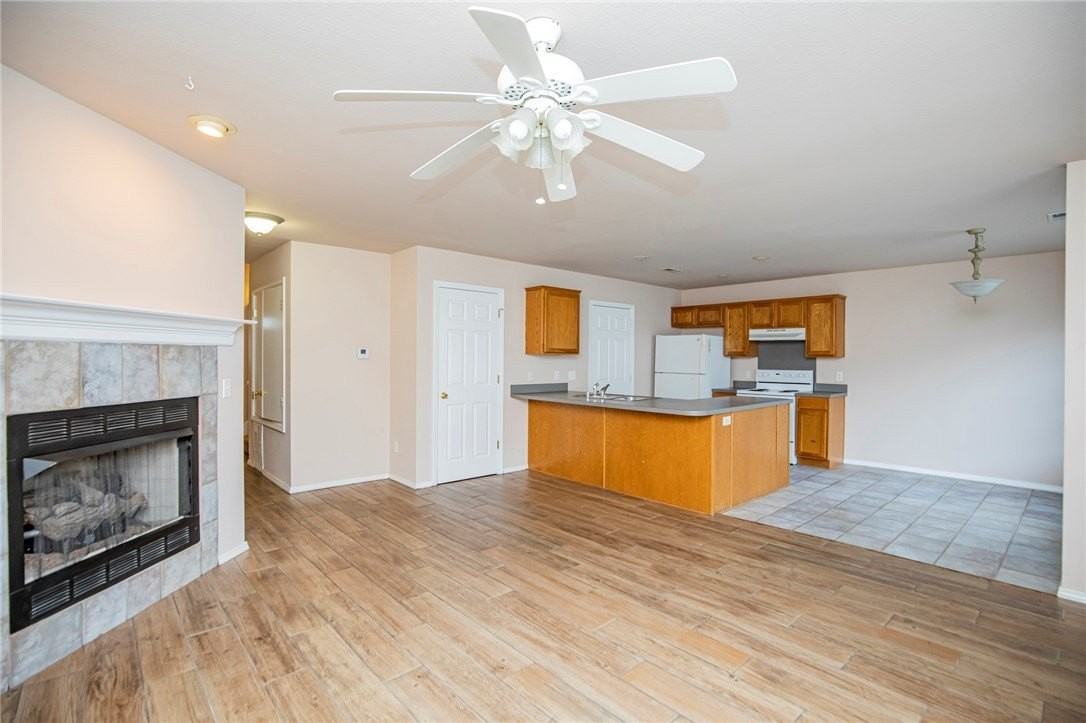 903 W Peachtree Dr - Photo 2 of 15