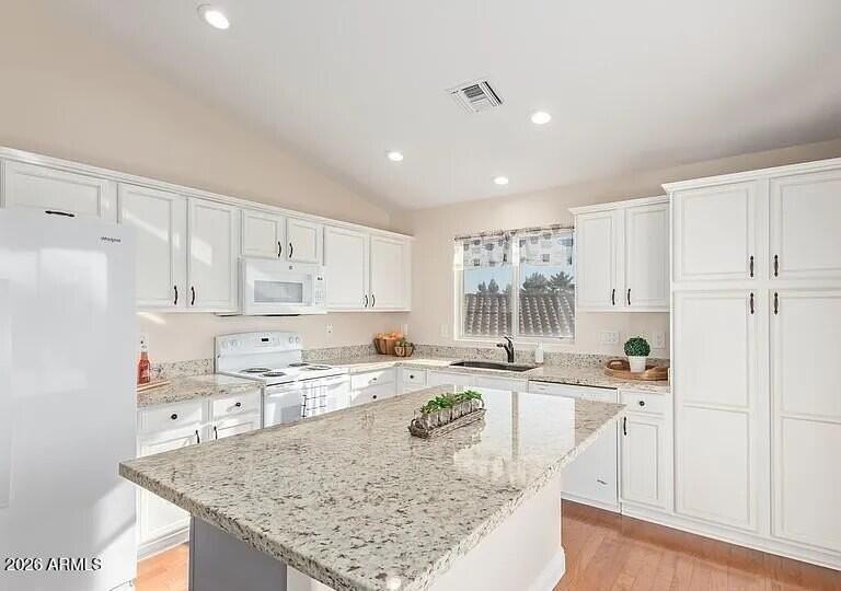 12442 N 42nd Ave - Photo 6 of 26