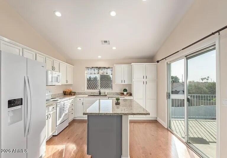 12442 N 42nd Ave - Photo 7 of 26