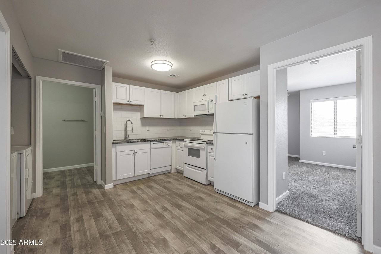 16033 N 25th St #214 - Photo 7 of 20