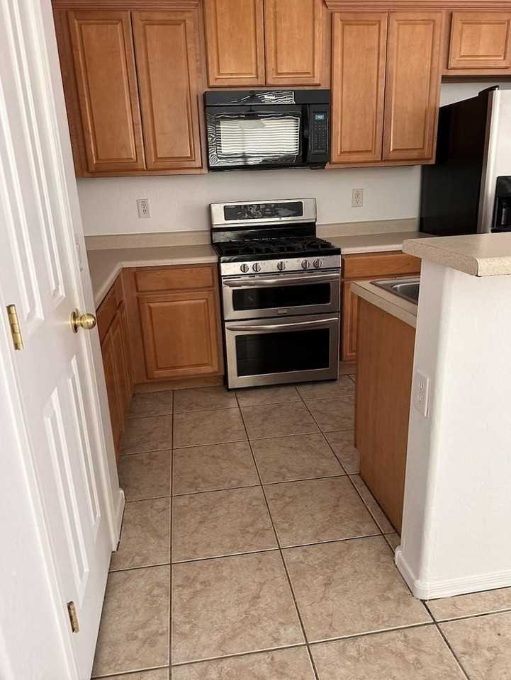 3637 E Parkview Dr - Photo 2 of 11