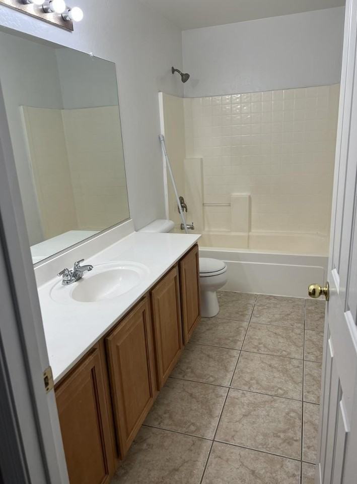 3637 E Parkview Dr - Photo 3 of 11