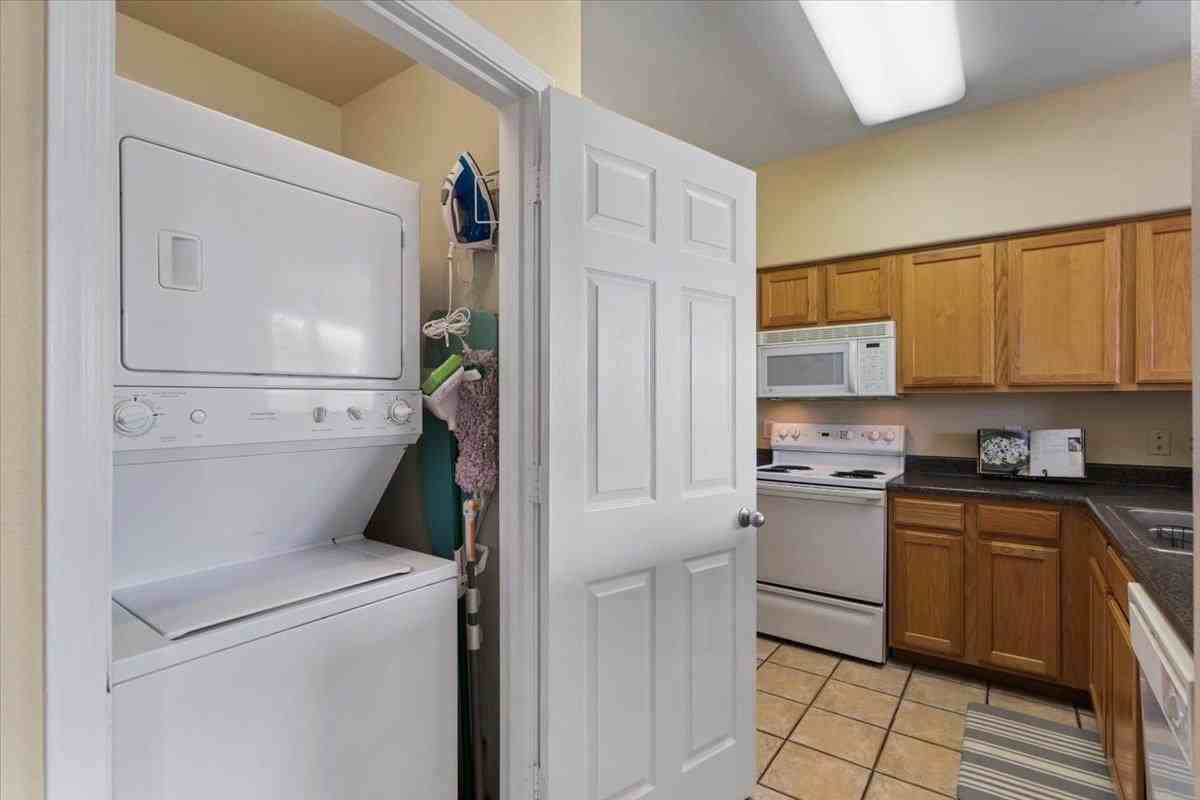 20100 N 78th Pl #2203 - Photo 4 of 28