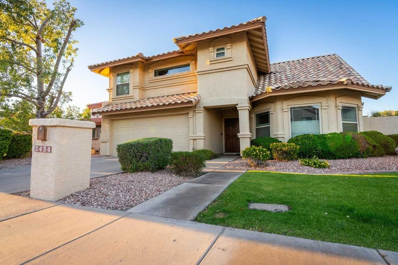 2434 W Lompoc Ave - Photo 2 of 44