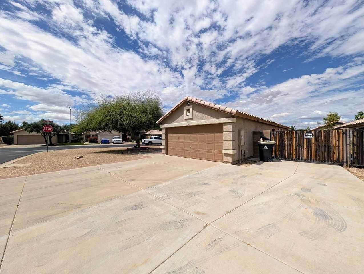 15746 W Elm St - Photo 3 of 49