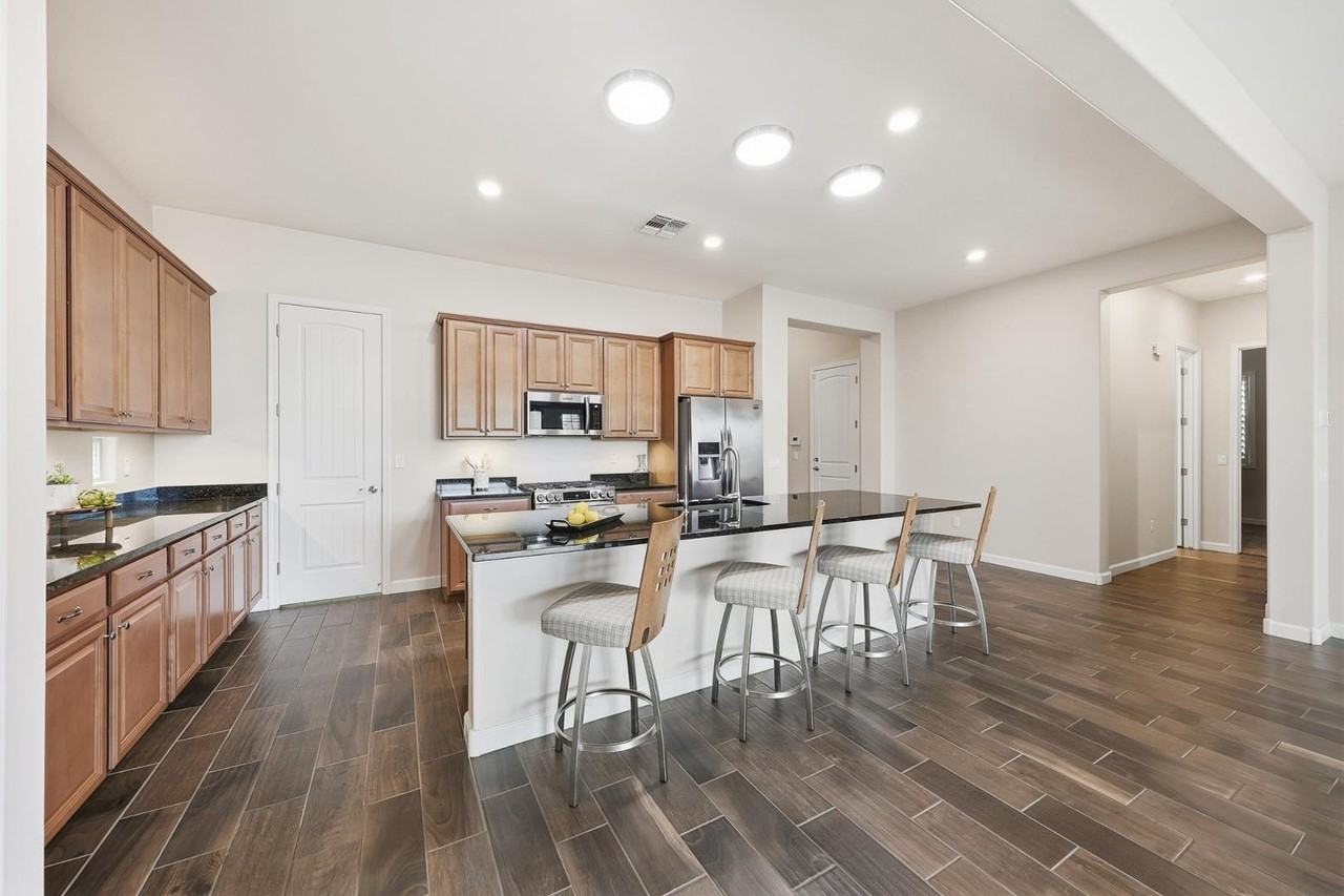 4897 N 207th Ln - Photo 3 of 38