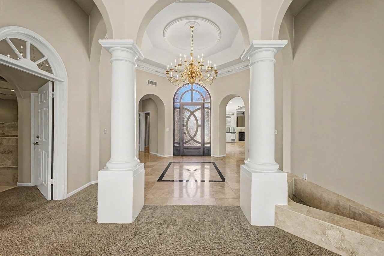 8407 E Del Camino Dr - Photo 7 of 34