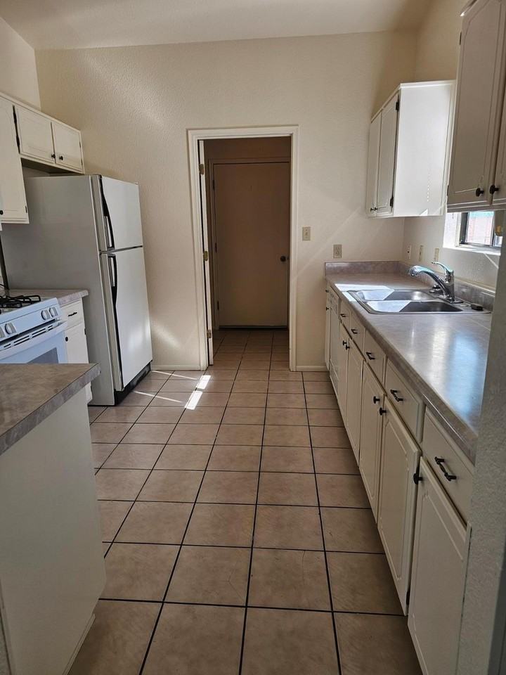 4900 Loma Loop - Photo 3 of 11