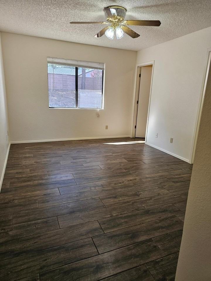 4900 Loma Loop - Photo 5 of 11