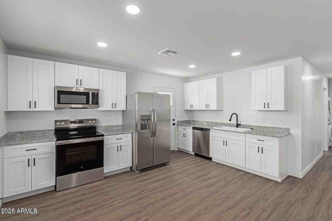 616 S 96th Pl #1 - Photo 3 of 20