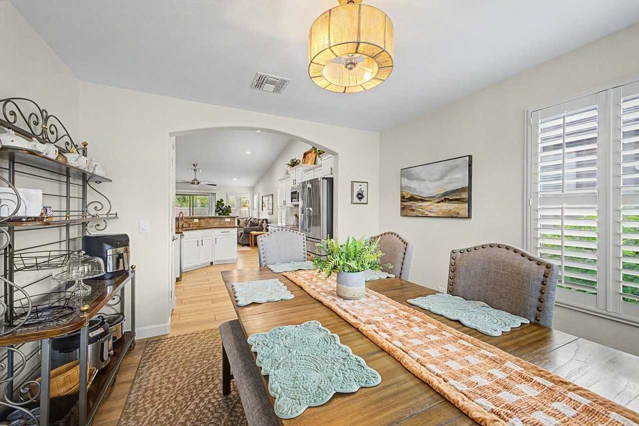 18183 W Desert Ln - Photo 5 of 20