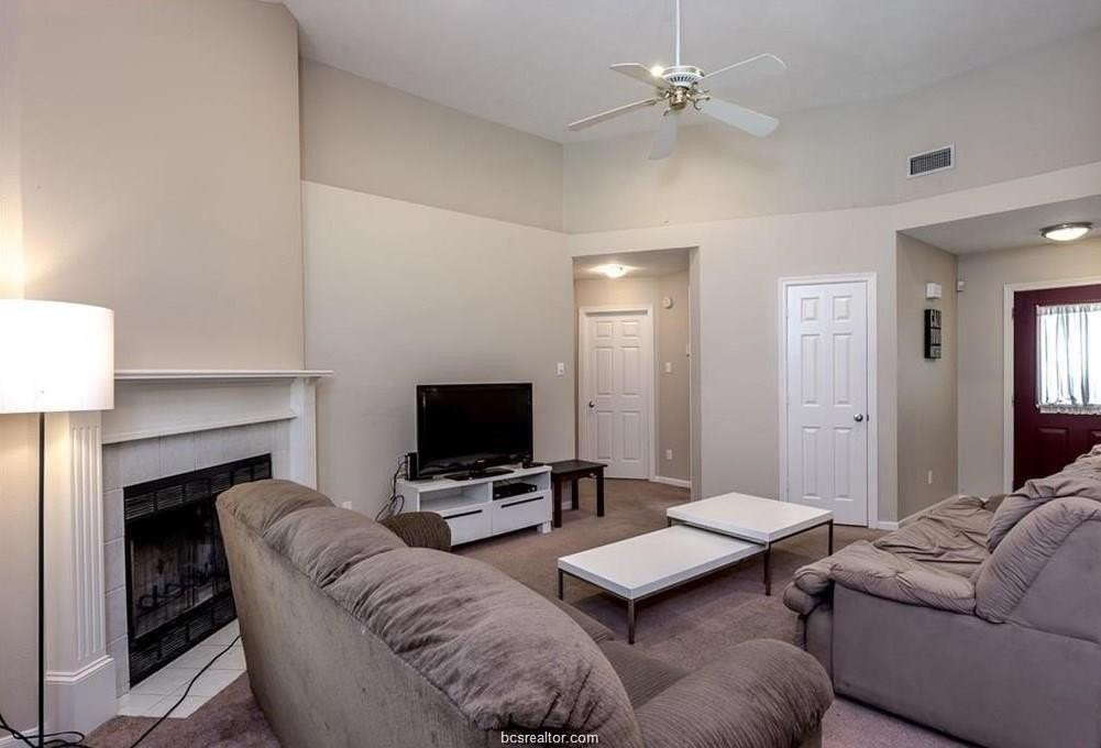 1002 Bayou Woods Dr - Photo 3 of 12