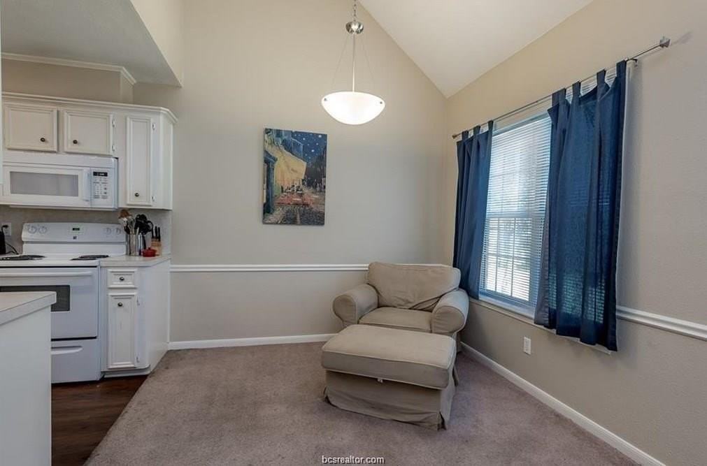 1002 Bayou Woods Dr - Photo 4 of 12