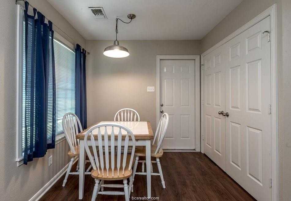 1002 Bayou Woods Dr - Photo 6 of 12