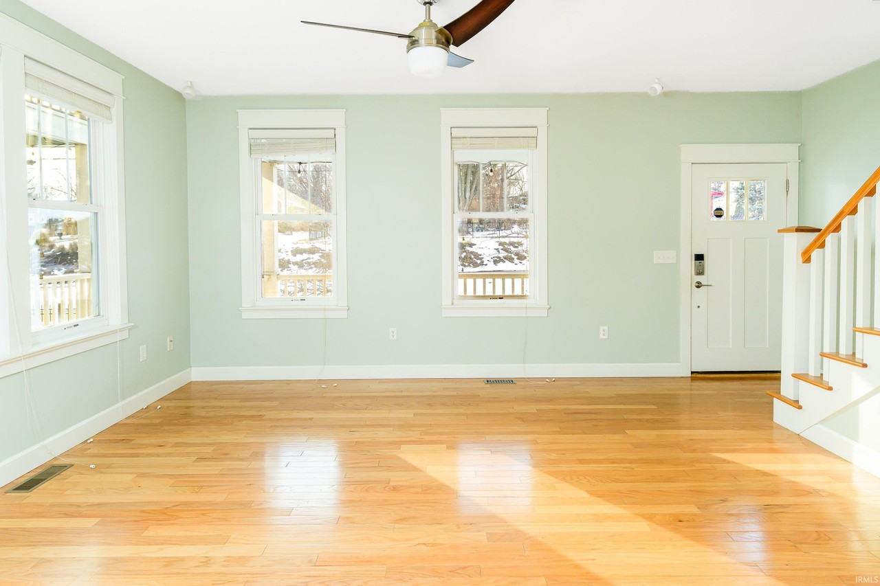 819 S Morton St - Photo 5 of 33