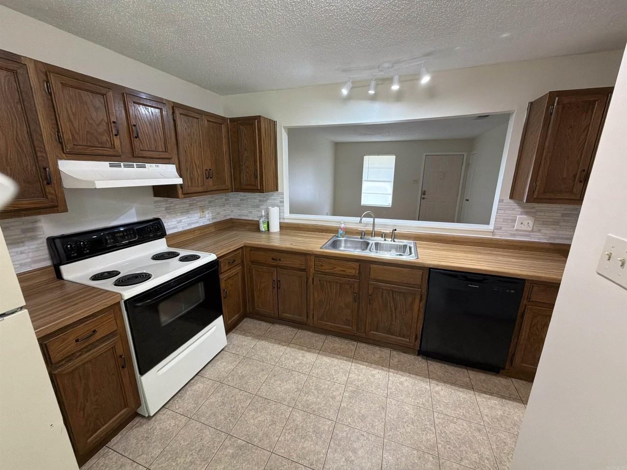 12 Southland Ct - Photo 3 of 10