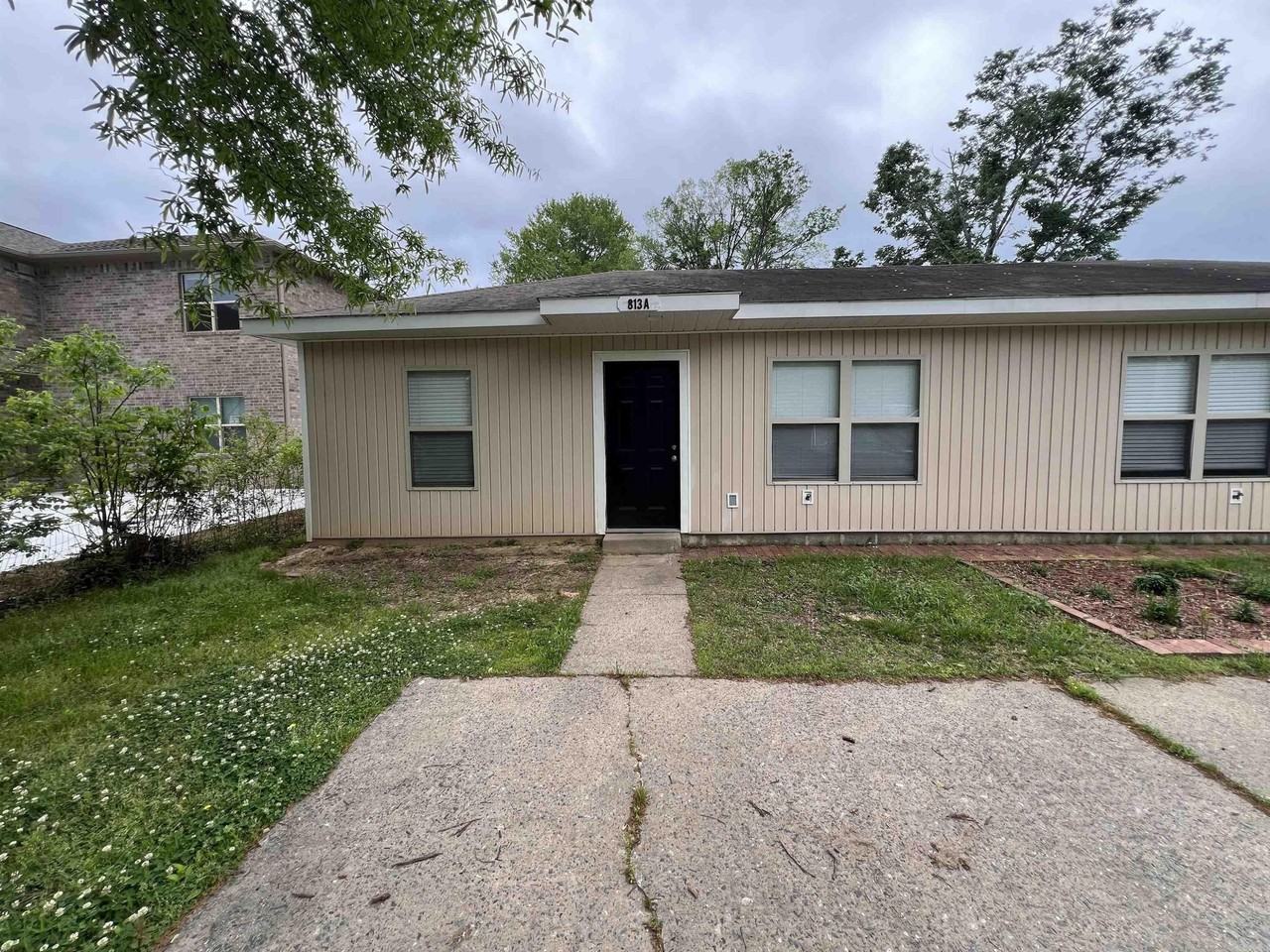 813 Ellis St - Photo 2 of 11