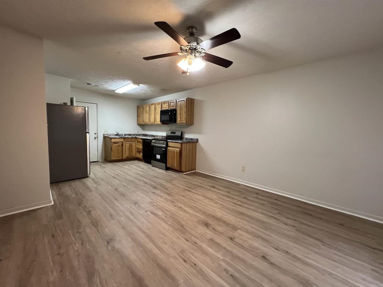 813 Ellis St - Photo 3 of 11