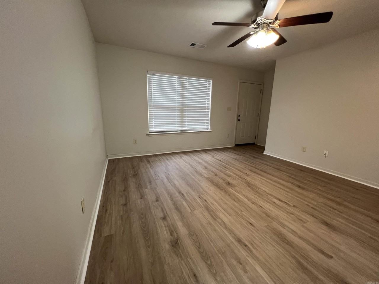 813 Ellis St - Photo 4 of 11