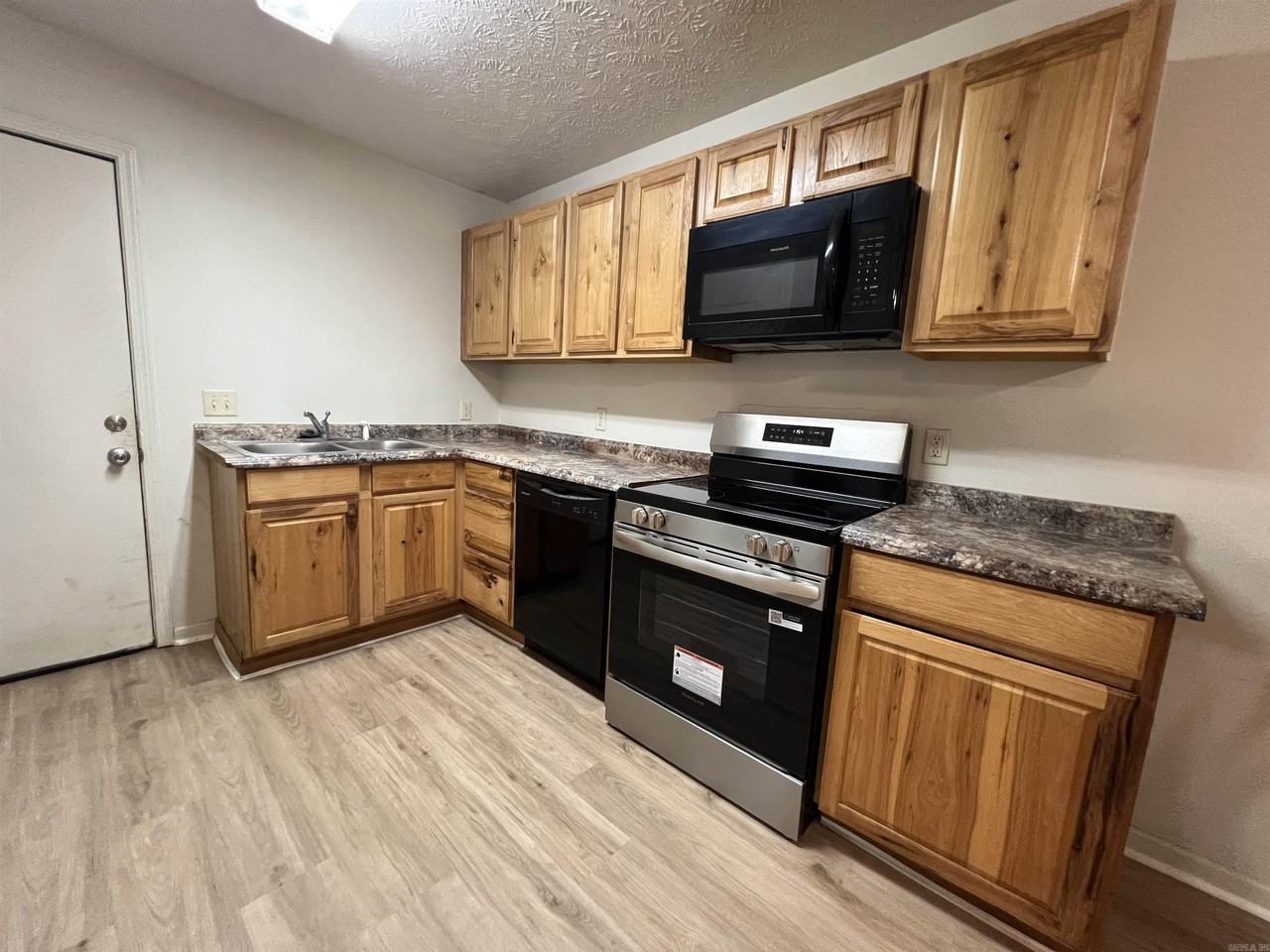 813 Ellis St - Photo 5 of 11