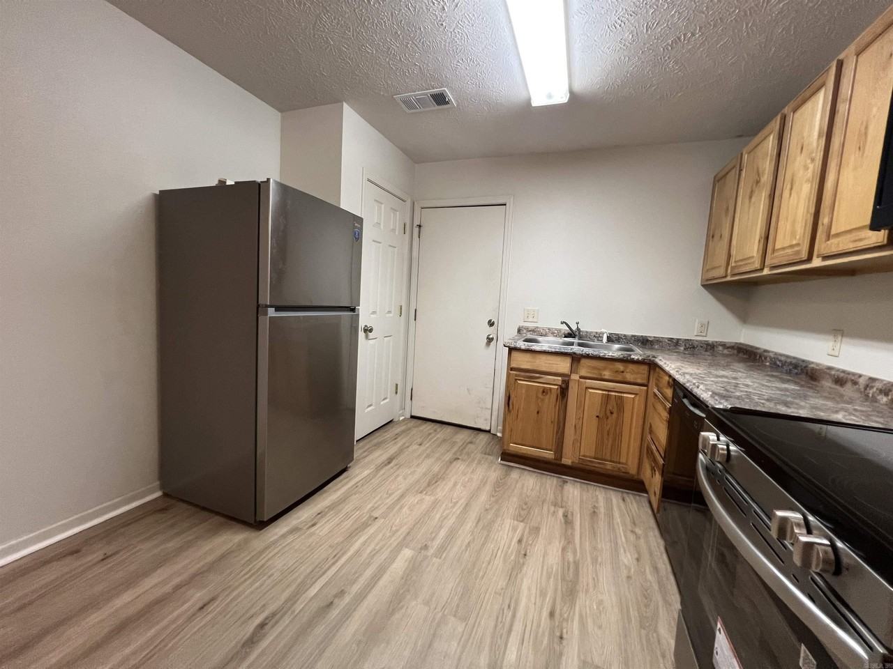 813 Ellis St - Photo 6 of 11