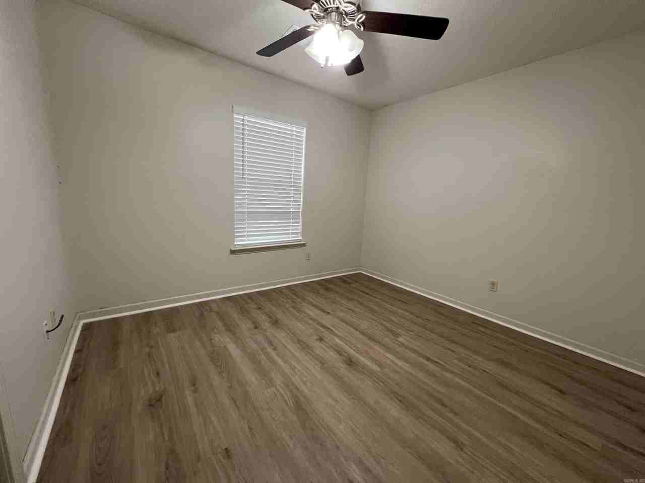 813 Ellis St - Photo 7 of 11