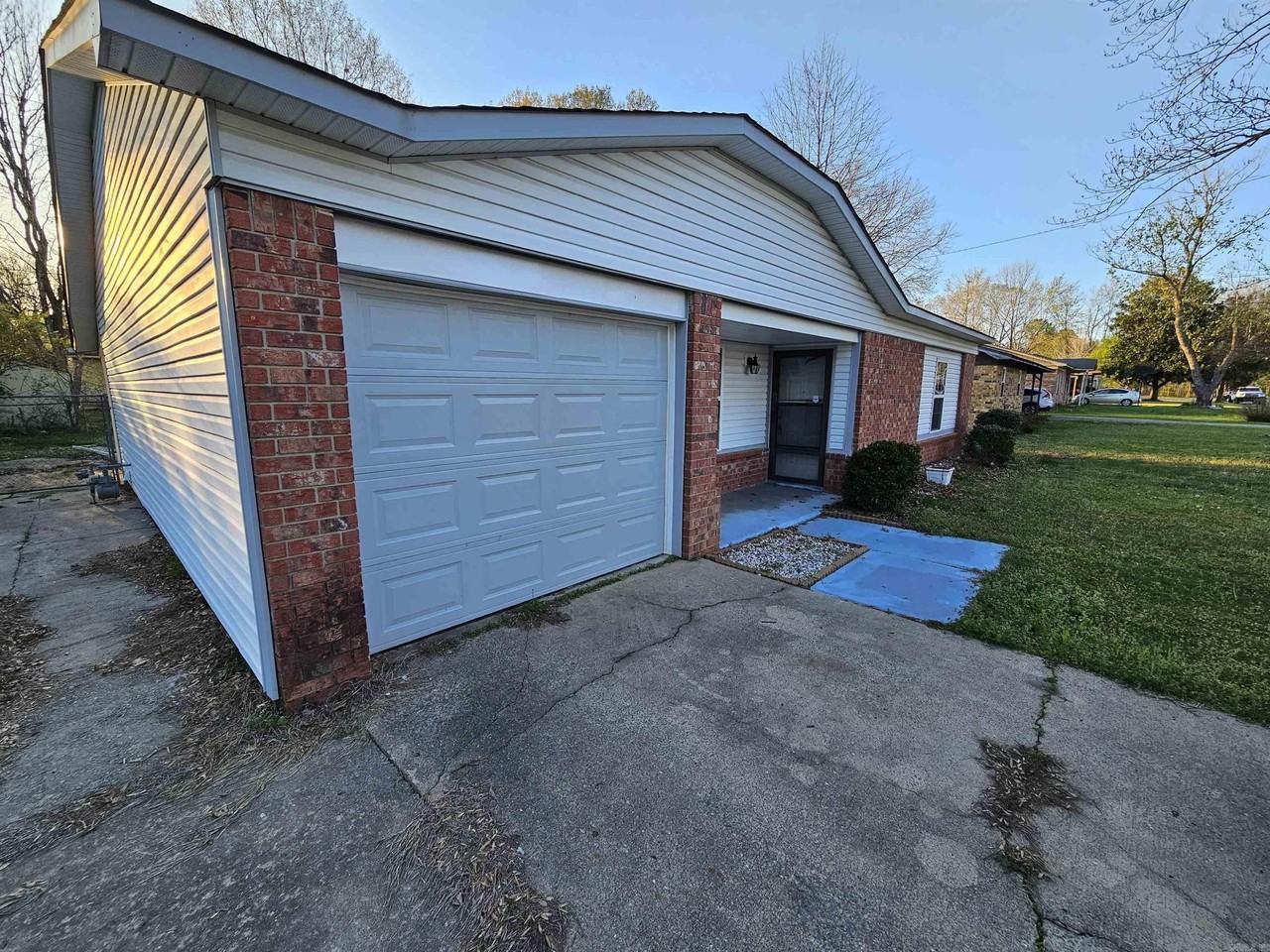 713 King Pl - Photo 2 of 19