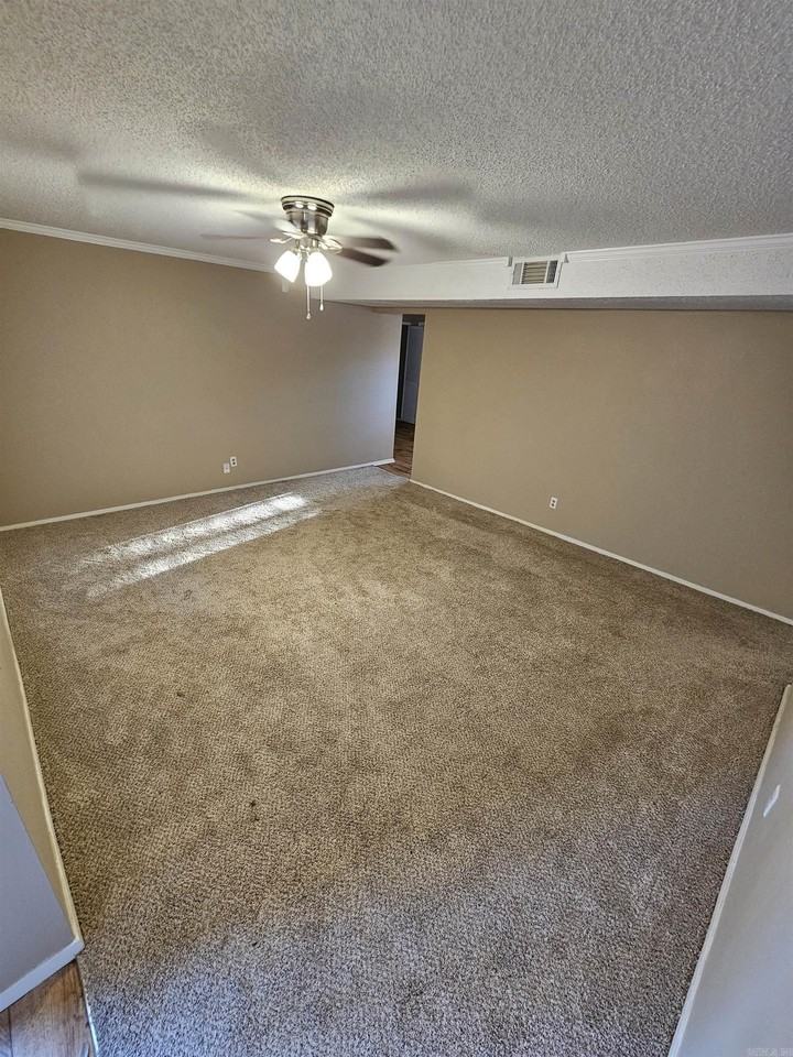 713 King Pl - Photo 3 of 19