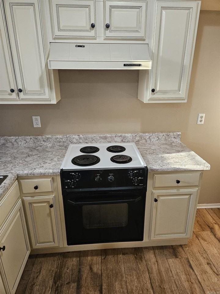 713 King Pl - Photo 5 of 19