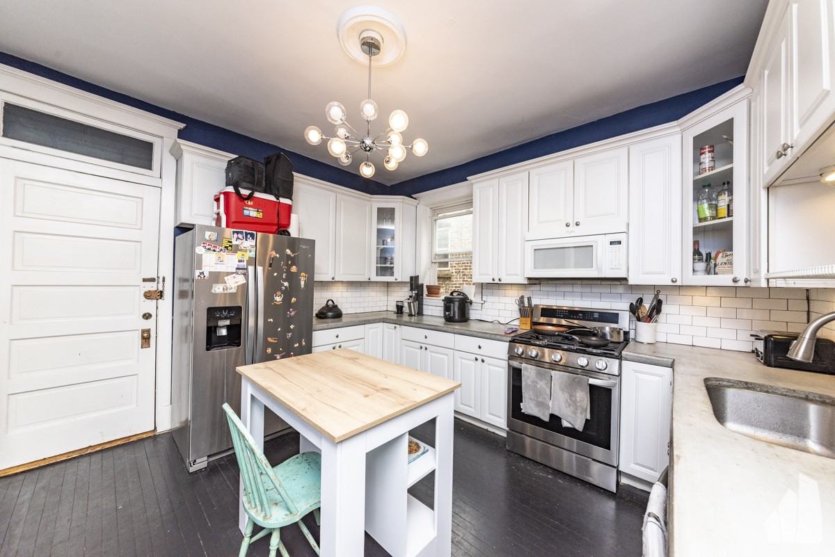 842 W Waveland Ave #2 - Photo 3 of 25