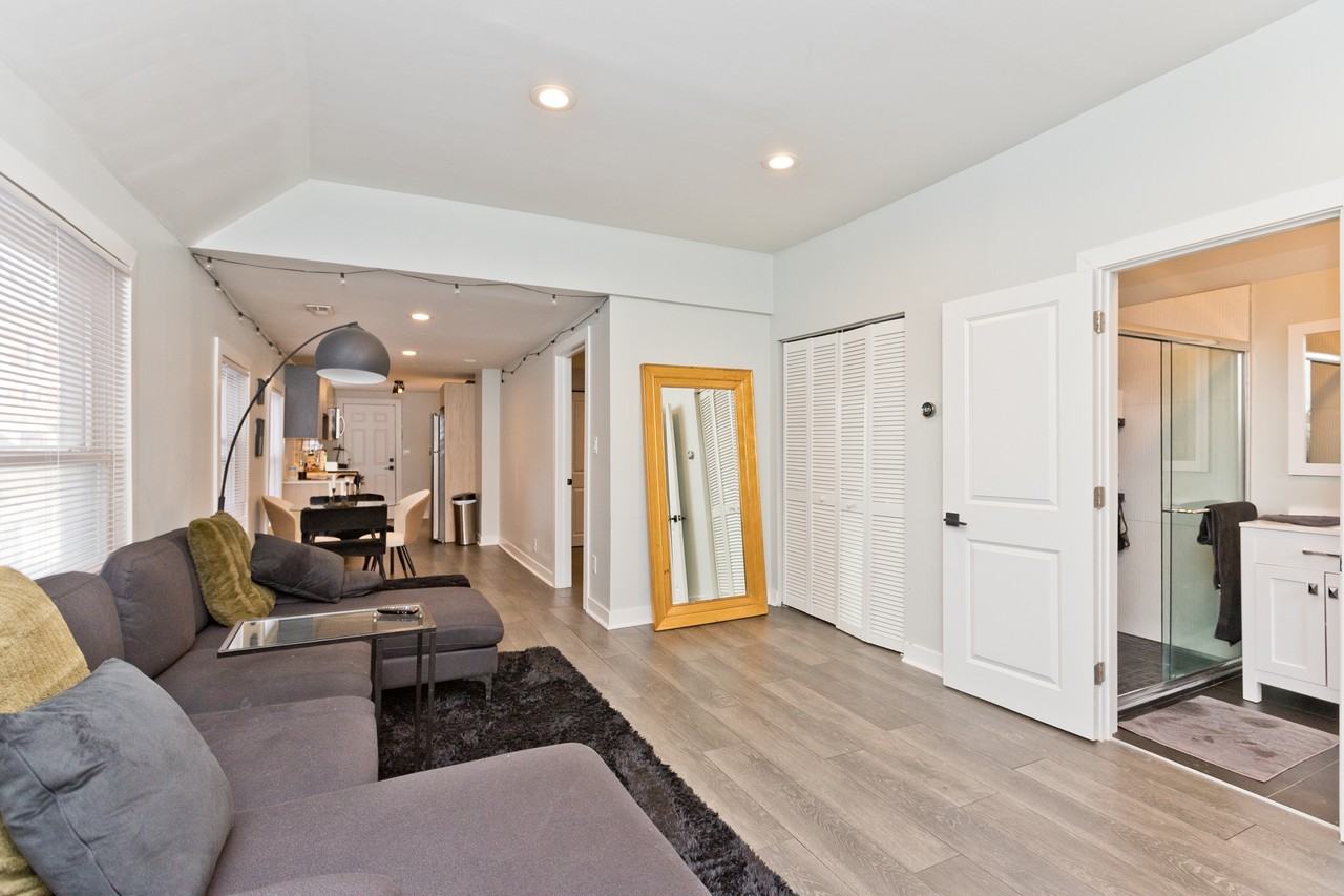 1702 S Morgan St #1R - Photo 2 of 14