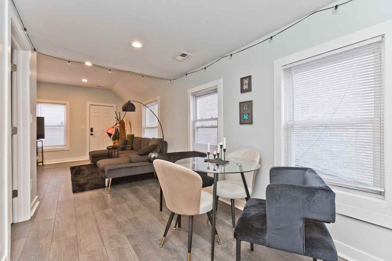 1702 S Morgan St #1R - Photo 3 of 14