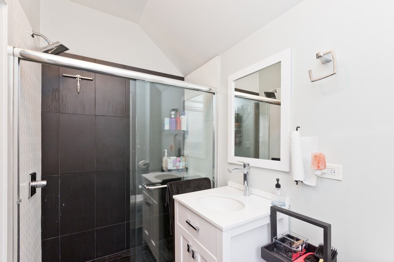 1702 S Morgan St #1R - Photo 7 of 14