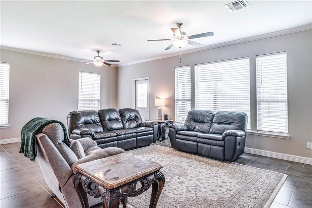 7617 Diamond Dr - Photo 4 of 40