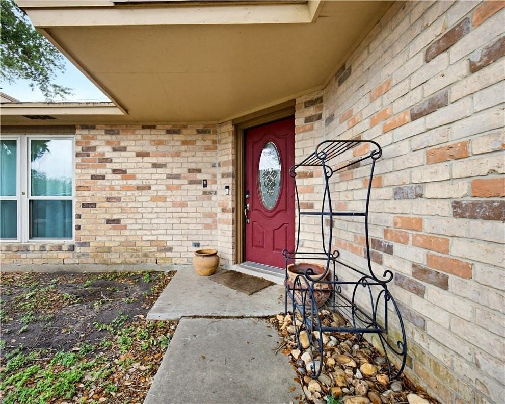 6725 Meadowbreeze Pkwy - Photo 2 of 14