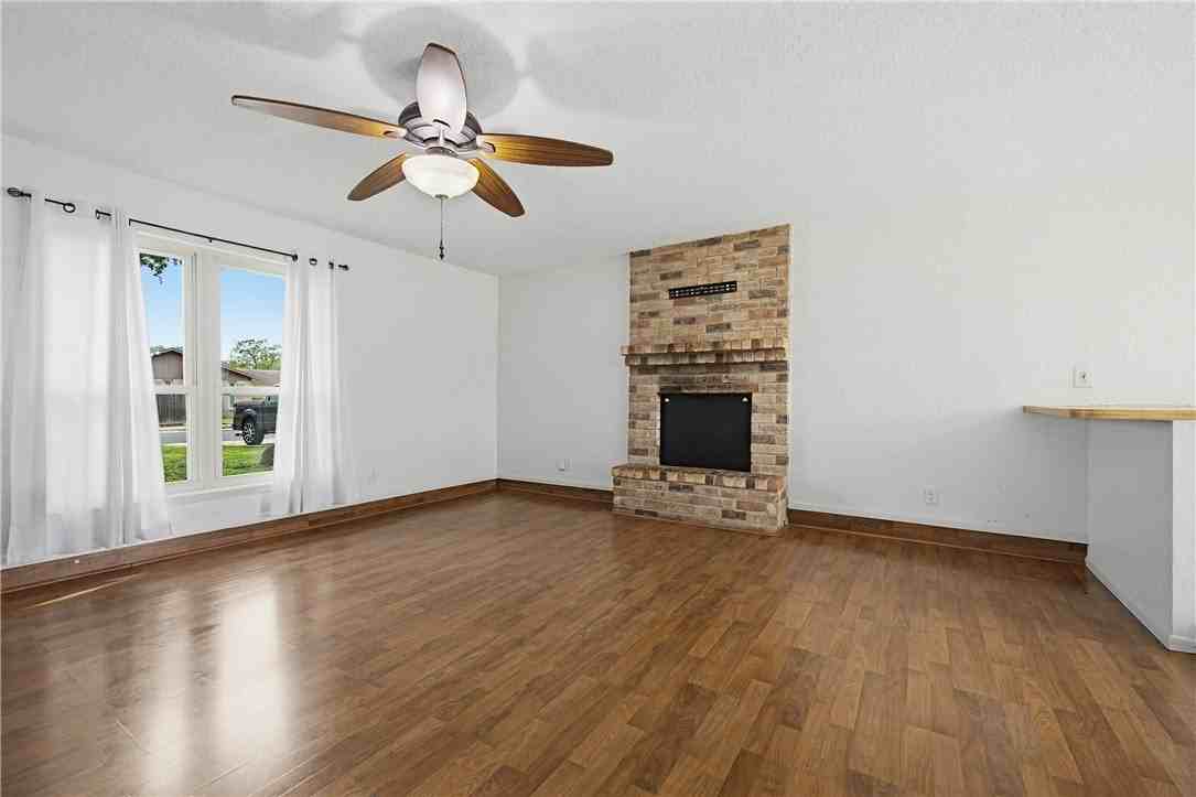 6725 Meadowbreeze Pkwy - Photo 4 of 14