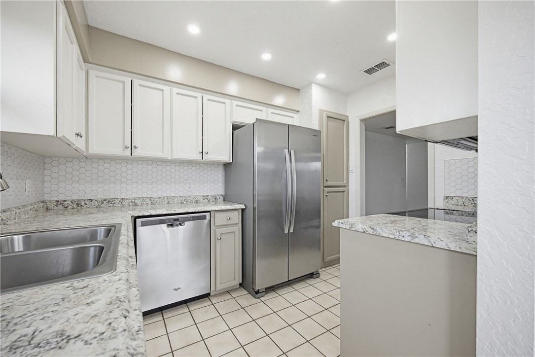 6725 Meadowbreeze Pkwy - Photo 7 of 14