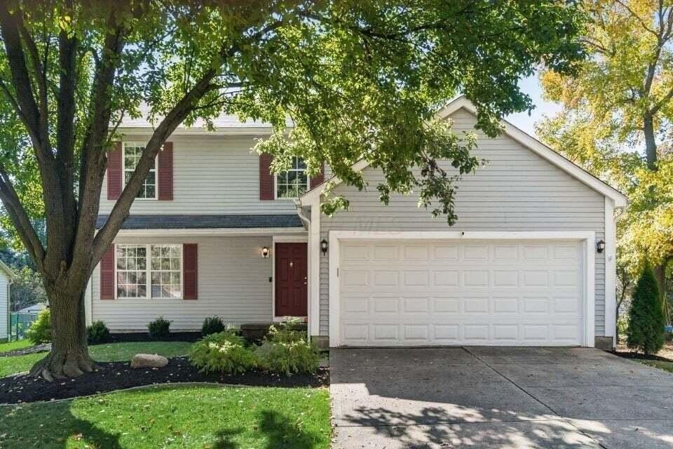 3083 Tweedsmuir Ln - Photo 2 of 33