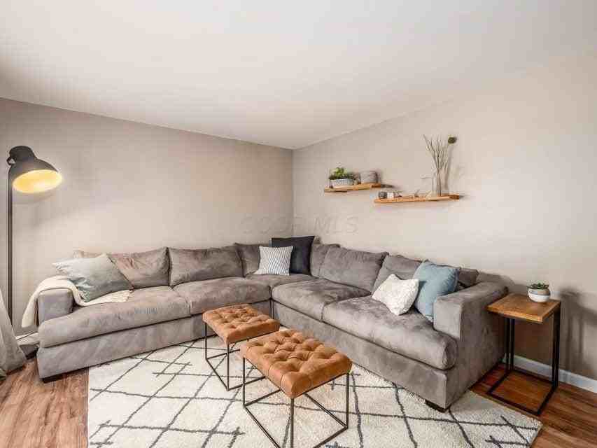 3083 Tweedsmuir Ln - Photo 3 of 33