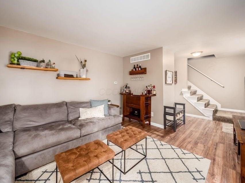 3083 Tweedsmuir Ln - Photo 4 of 33