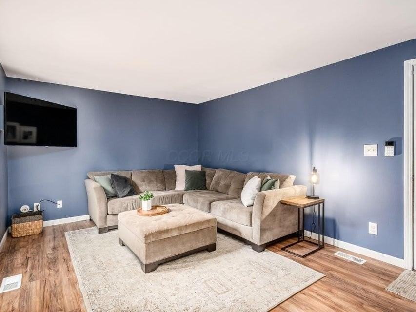 3083 Tweedsmuir Ln - Photo 5 of 33