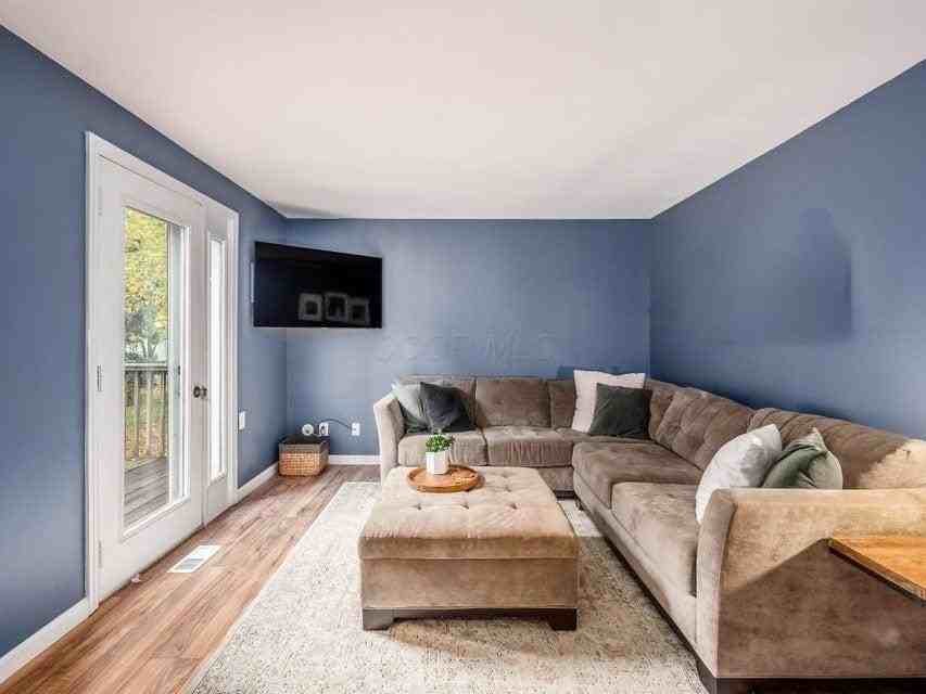 3083 Tweedsmuir Ln - Photo 7 of 33