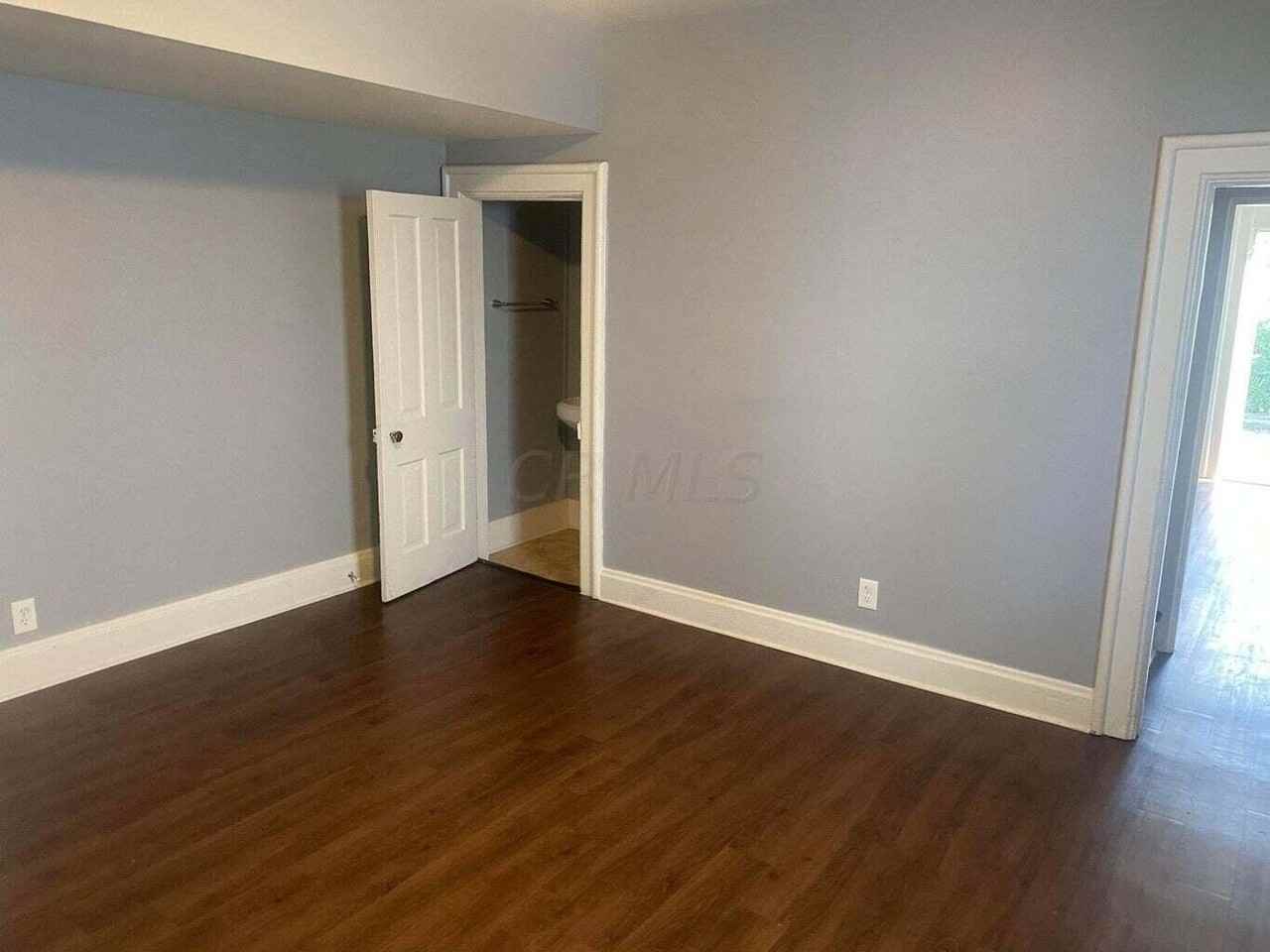 484 E Columbus St - Photo 3 of 10