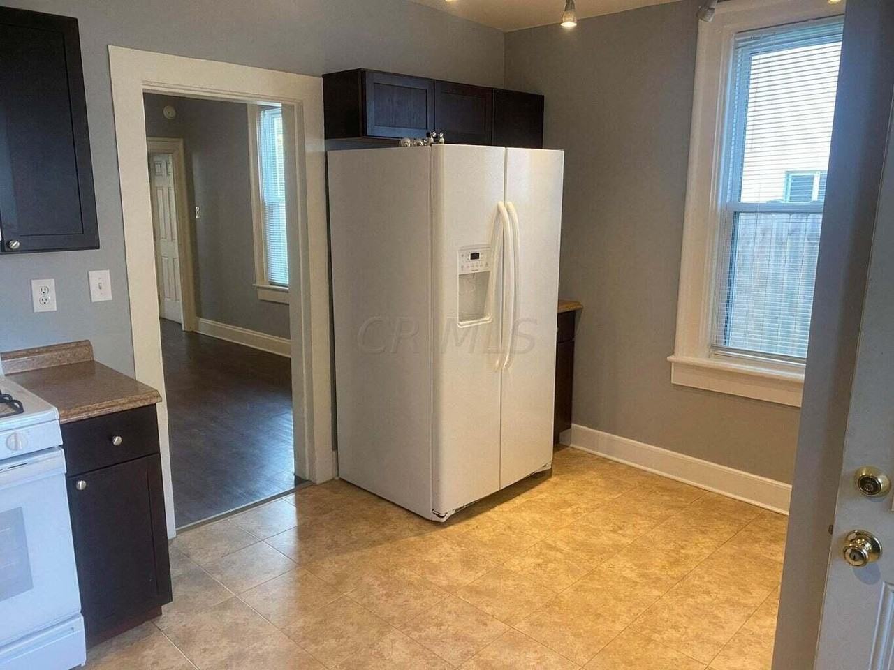 484 E Columbus St - Photo 5 of 10