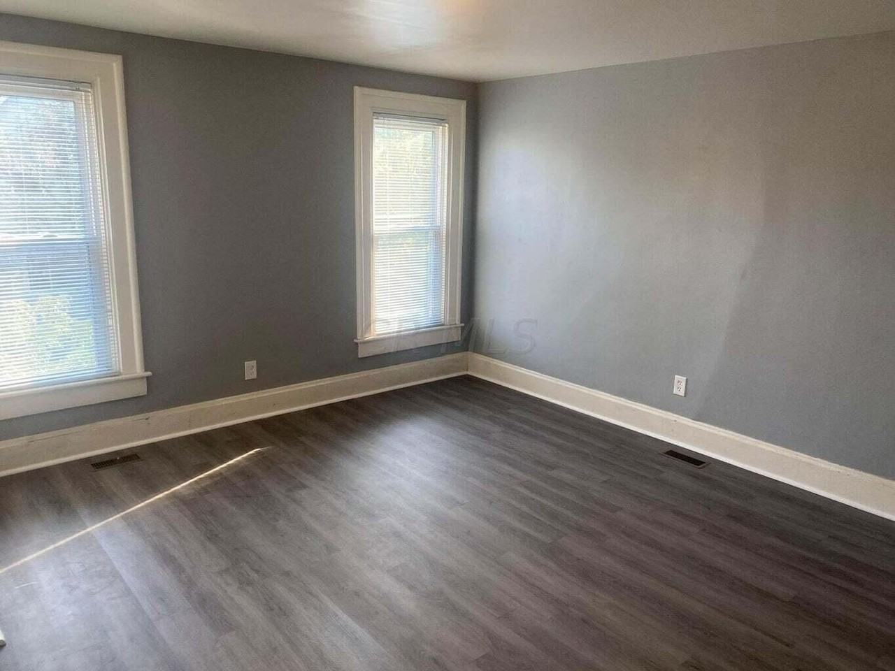 484 E Columbus St - Photo 7 of 10