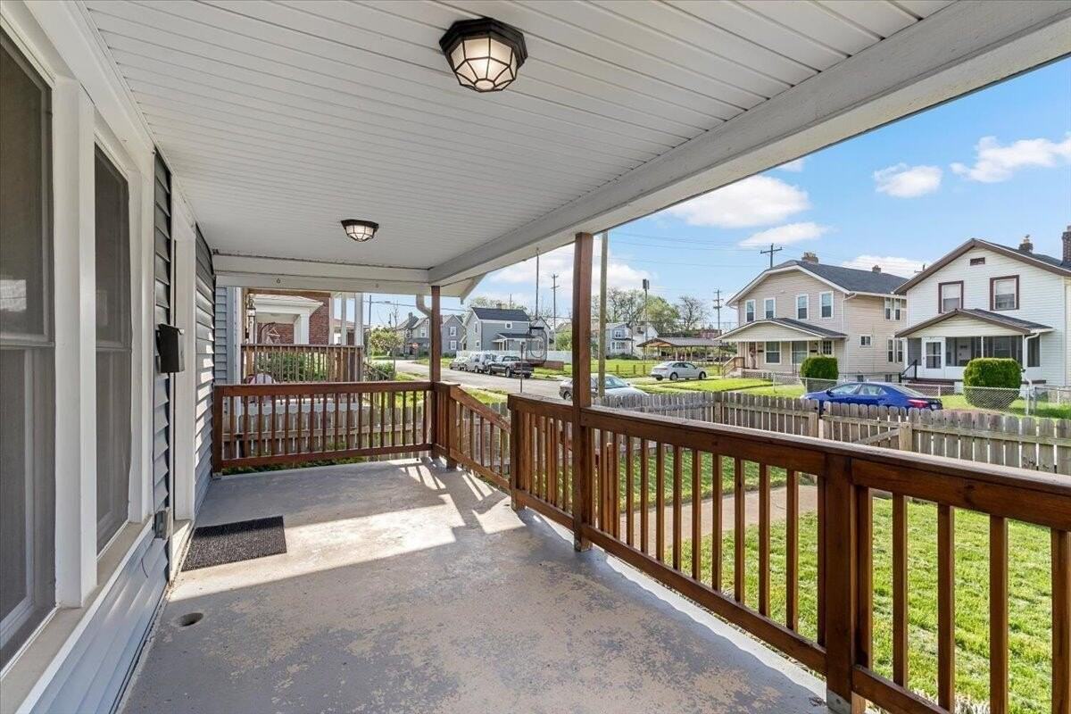 866 E Starr Ave - Photo 5 of 27