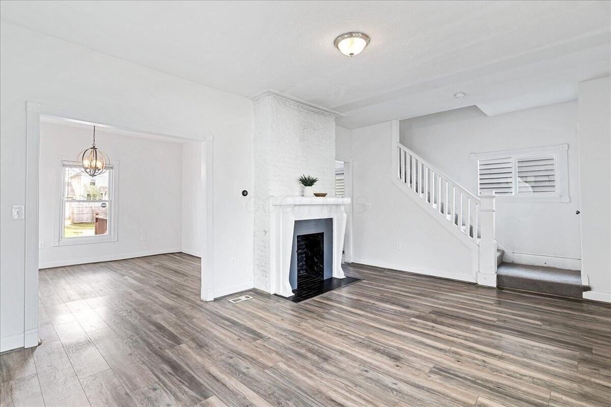 866 E Starr Ave - Photo 7 of 27