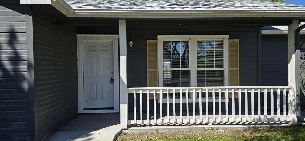 907 Aspen Grove St #1 - Photo 2 of 20