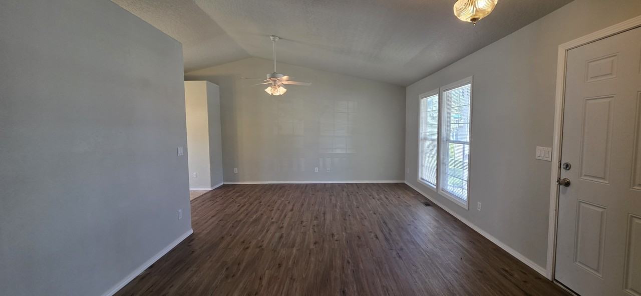 907 Aspen Grove St #1 - Photo 4 of 20